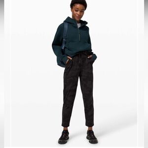 Lululemon Keep Moving Pant 7/8 High-Rise
Heritage 365 Camo Deep Coal Multi sz 8